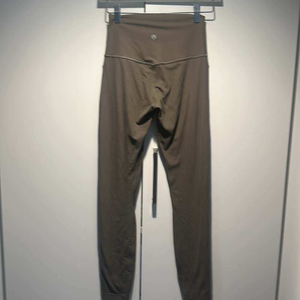 Last Pair🎄🎁Lululemon Align Ribbed High Rise Legging
Size 4 and 26 inch